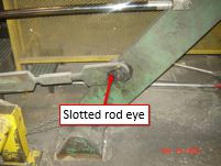 Slotted rod eye in secondary arm mechanism