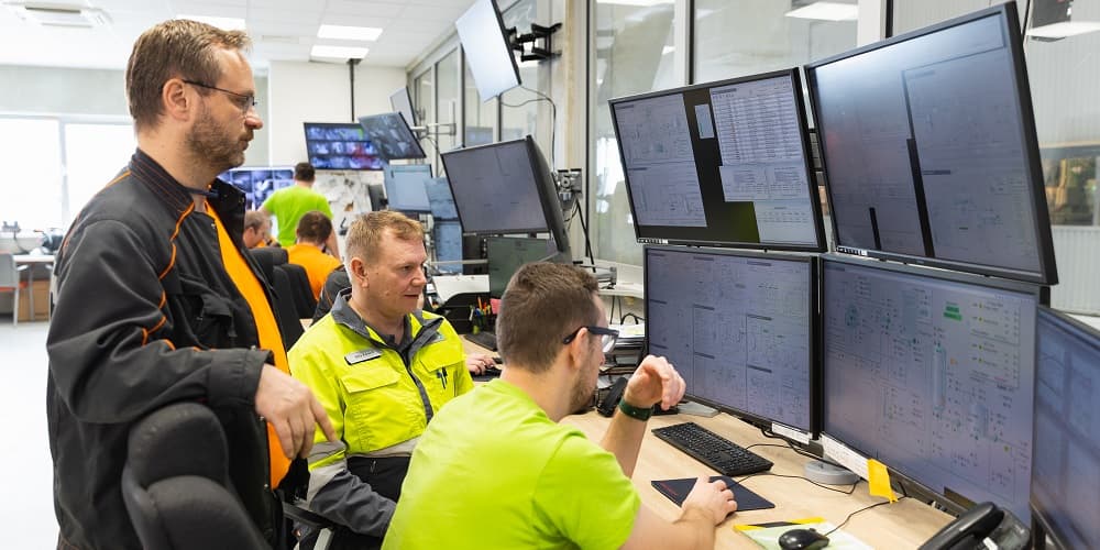 he Valmet DNA system gives the PM 19 team at Mondi all the monitoring data and analysis tools they need in one place.