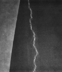 Split in the machine direction (reel defect)
