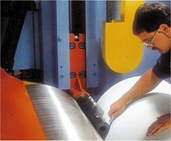 Gap between core chucks and drum can be measured with a feeler gauge