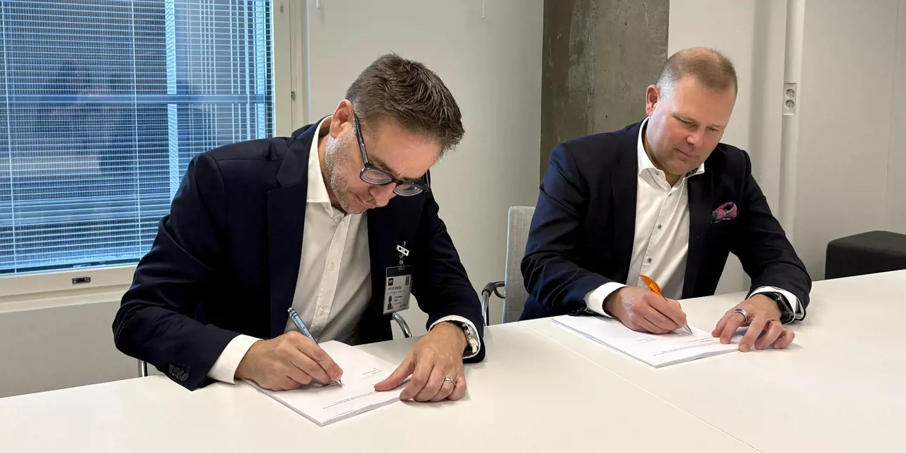 Valmet and VTT signing a contract