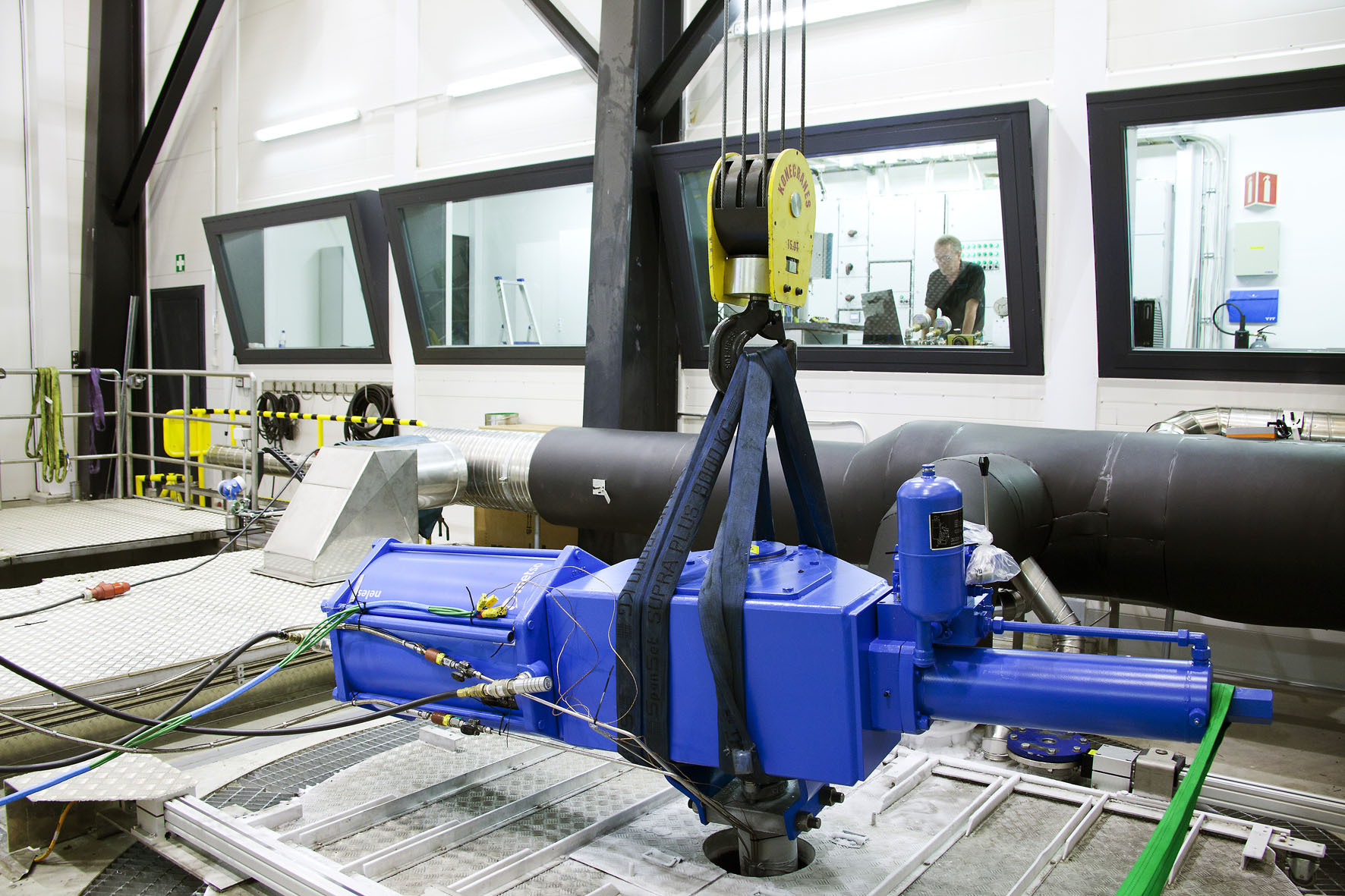Monitoring cryogenic valve testing.