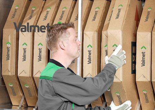 The blade box stores coiled blades in a trolley near the machine