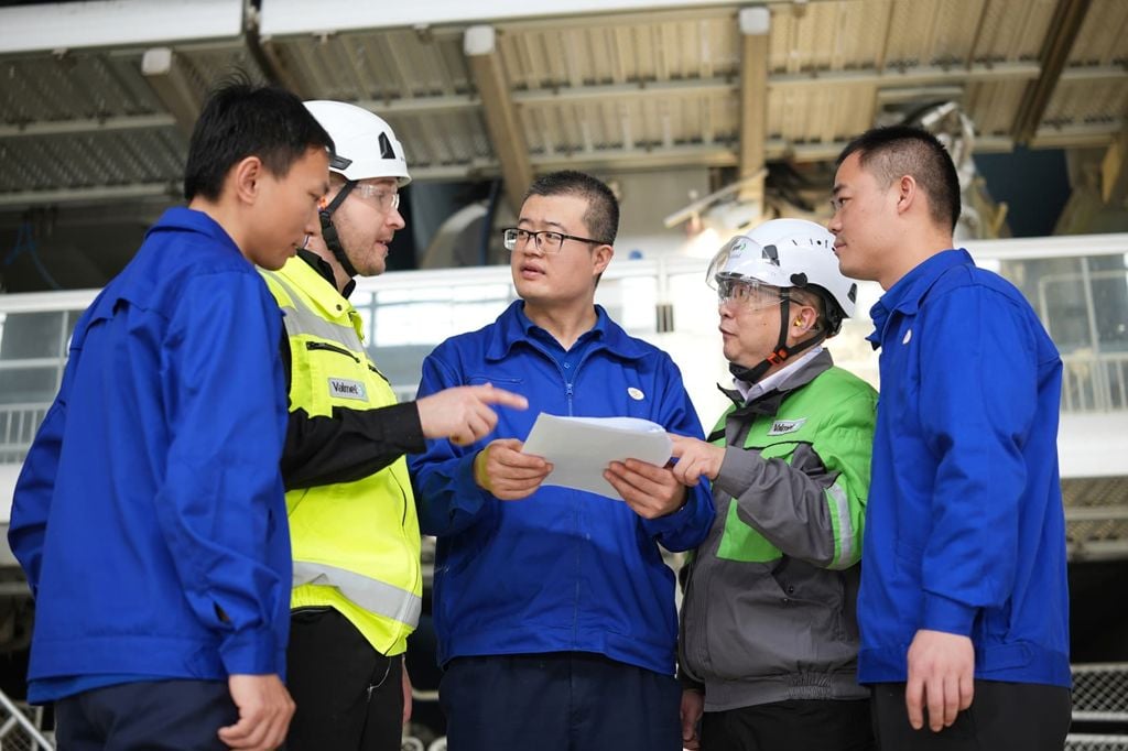 Valmet and Liansheng workers co-operating at Liasheng BM 2