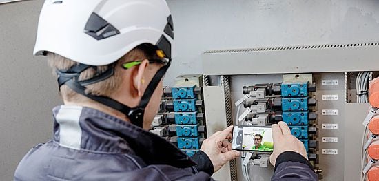 Valmet experts consult with each other regardless of their location around the world.