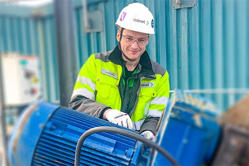 Lewis, Valmet's Field Service Engineer in the UK