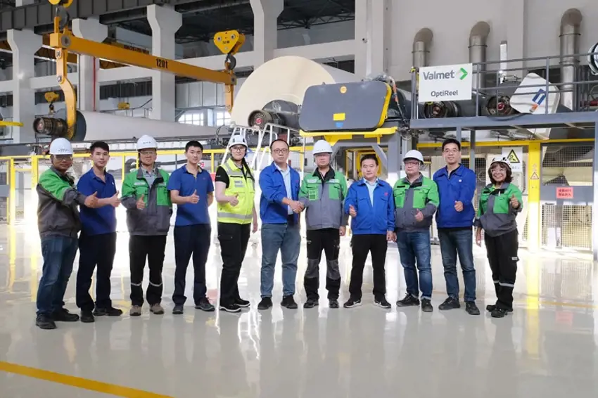 Liansheng and Valmet crew in front of Liansheng Pulp & Paper PM3 carton board line