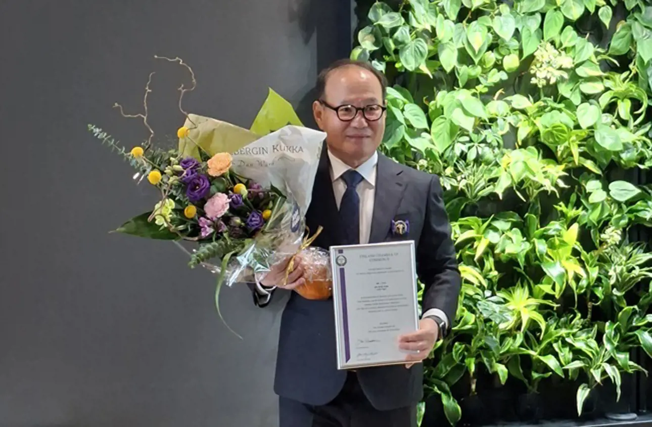 Dr. Jin-Doo Kim awarded with a Medal for Extraordinary Achievement