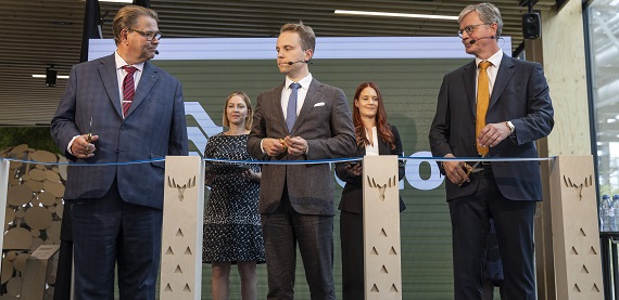 Valmetin ja Metsä Groupin 3D-kuitutuotteen koetehdas vihittiin Äänekoskella