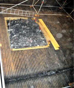 Boiler floor after smelt extraction and enhanced floor washing