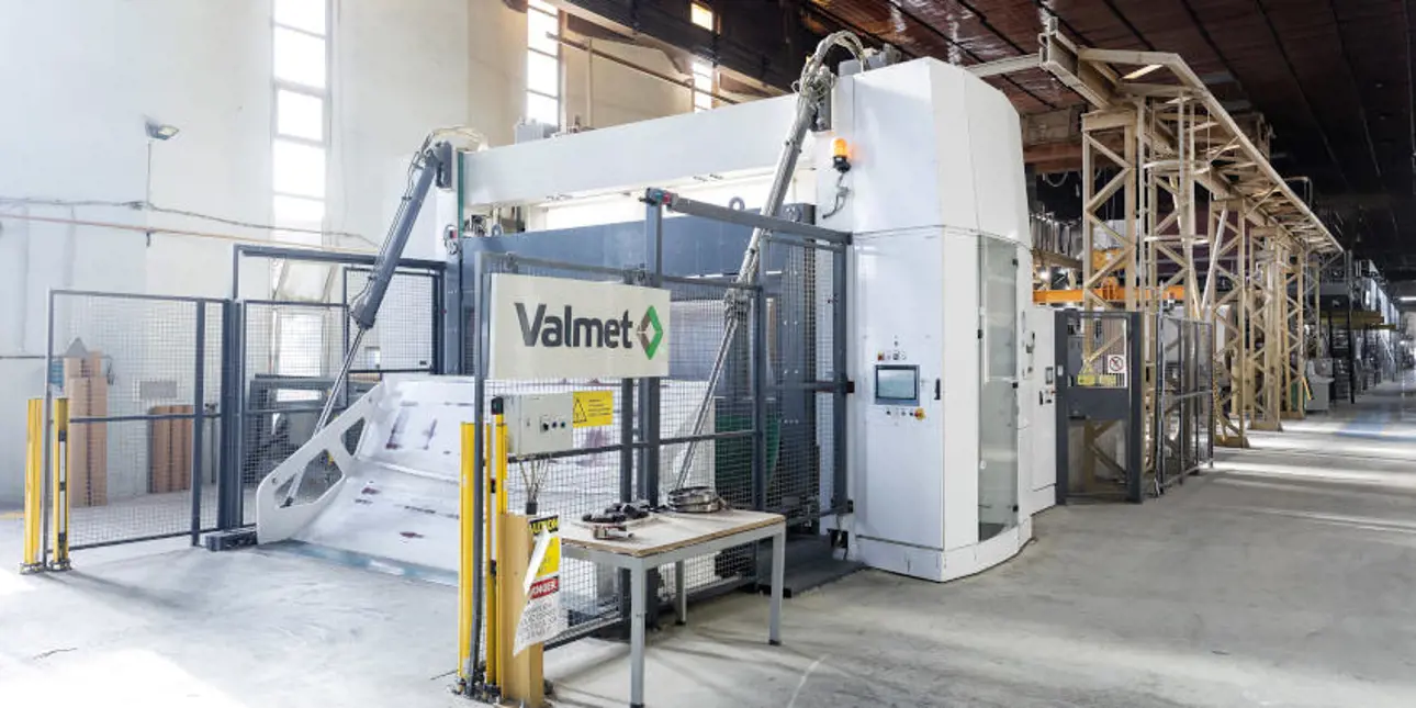 Umka Board Mill's board machine from the dry end