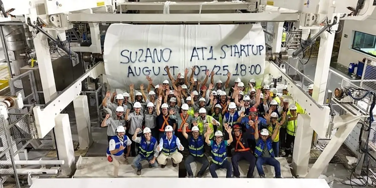 Celebrating the start-up of the Valmet Advantage DCT machine at Suzano Aracruz.