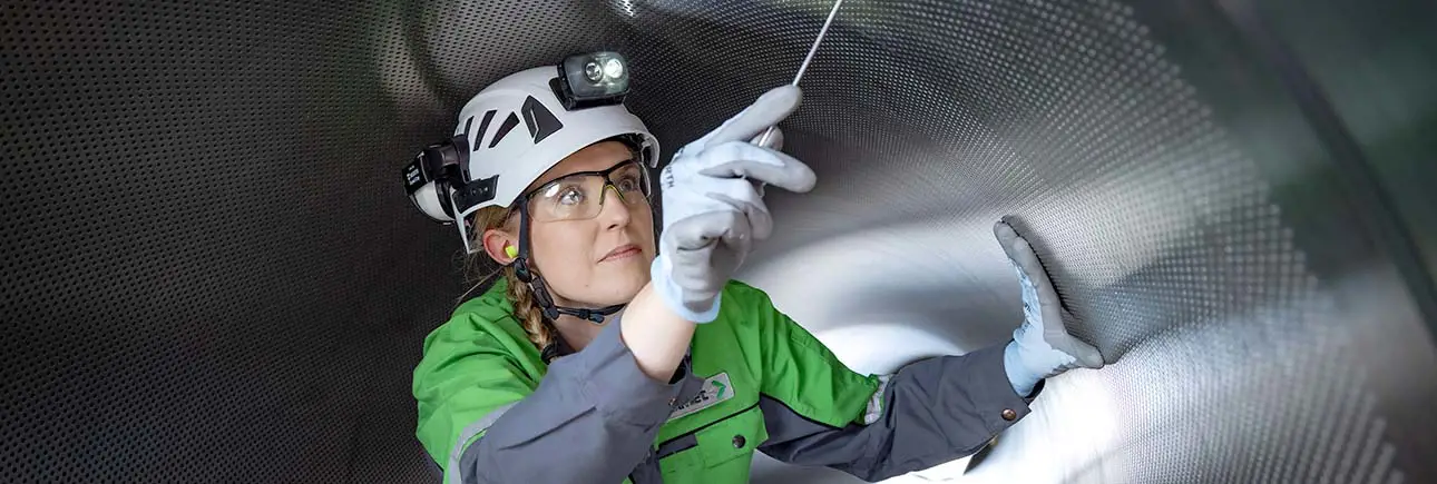 Valmet employee conducting a machine inspection 