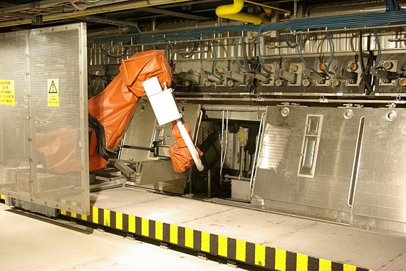 Valmet Smelt Spout Robot moves on horizontal rails.