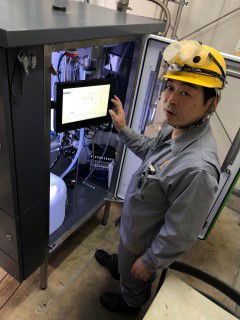 Mitsutoshi Izumi, who is in charge of the causticizing process in the Power department, checks the Valmet Alkali R analyzer