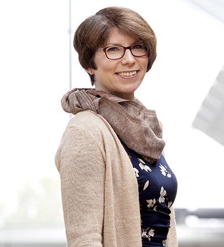 Julia-Macharey-440x485.jpg