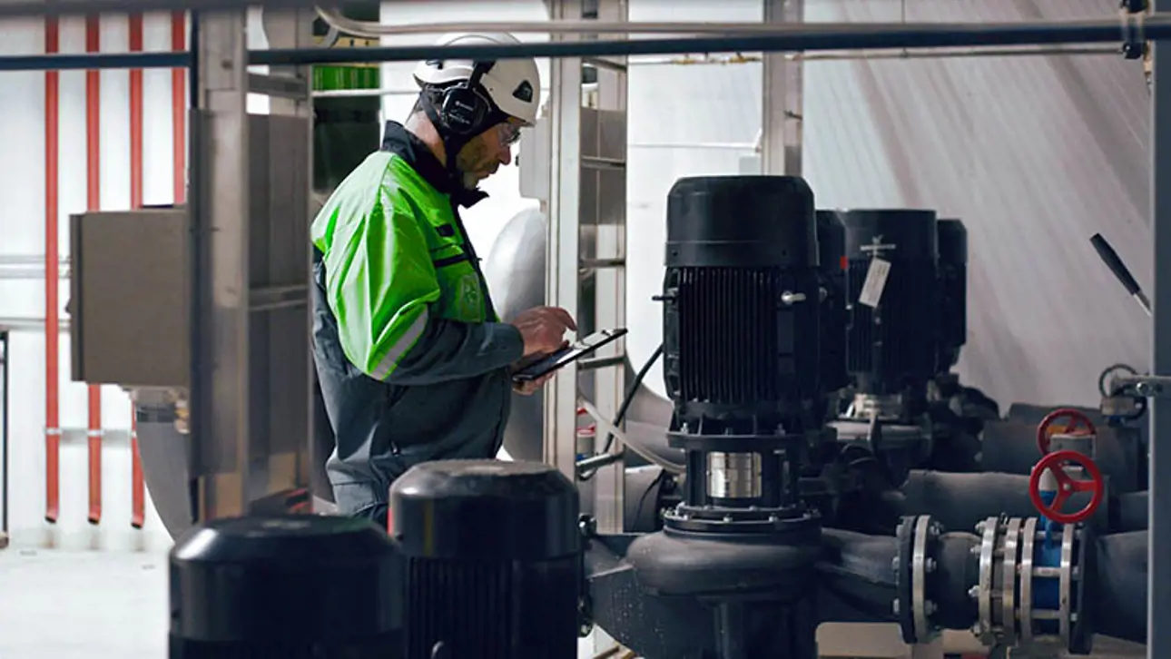 Maintenance worker using mobile Valmet DNA Distributed control system (DCS)