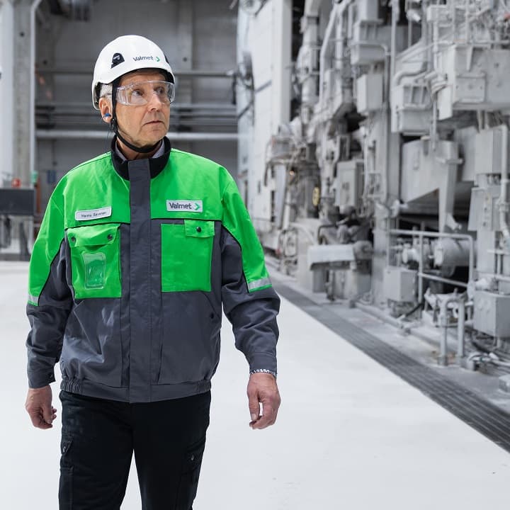 Valmet worker besides pilot paper machine
