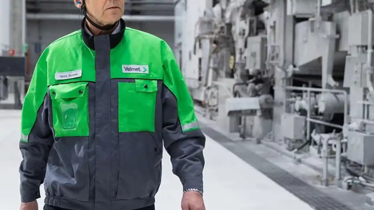 Valmet worker besides pilot paper machine