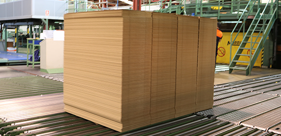 Bale of corrugated board with perfect flatness