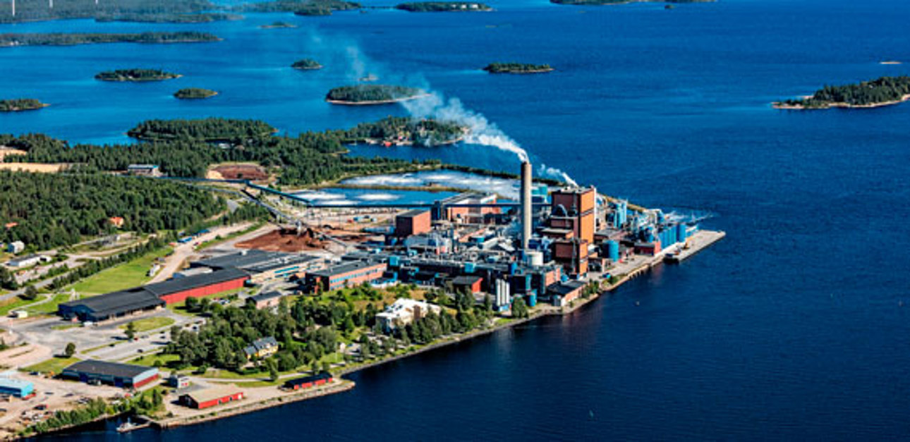 BillerudKorsnäs Karlsborg produces 330,000 tonnes of bleached softwood pulp out of which 130,000 tonnes are pumped to the paper mill producing bleached sack papers, kraft papers and formable paper (FibreForm).