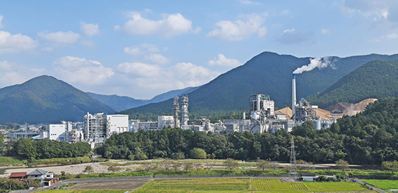 The pulp drying line, supplied by Valmet in 2014, resolved the issue of high transportation costs and storage problems with wet lap pulp and has enabled the mill to further expand its sales area to China and other Asian markets.