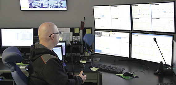 With four displays, you can bring up 16 windows. A lot of information is there at the same time,” explains Jukka-Pekka Heiskanen, Operator at Wärtsilä.