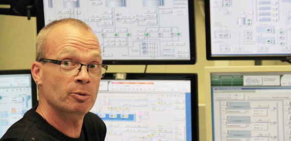 Operator Markku Hyytiä from Turun Seudun Vesi appreciates Valmet specialists' expertise.