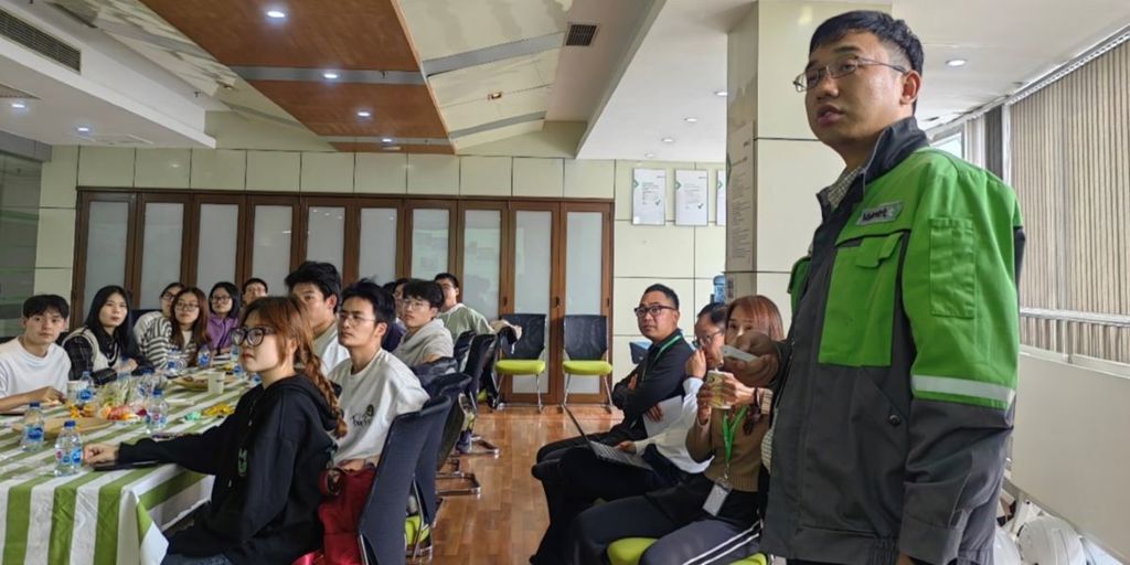 Students listening to a speech by a Valmet employee
