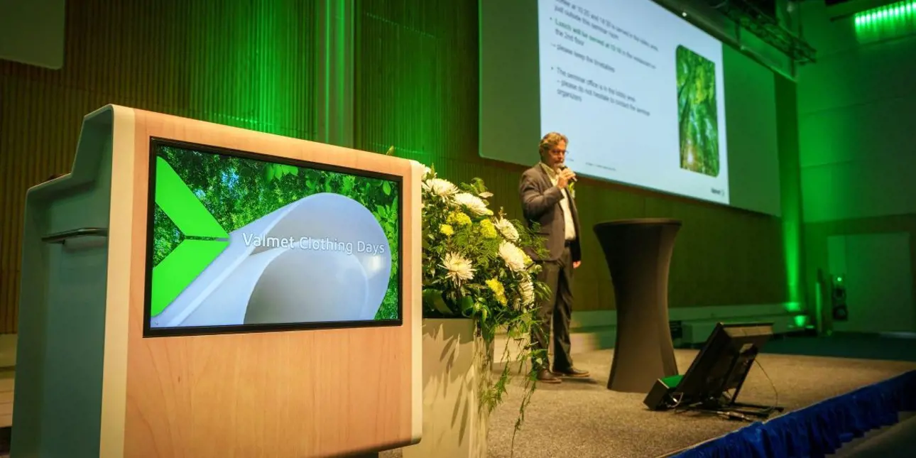 Simo Metsäranta is speaking on the stage of Clothing Days customer seminar.