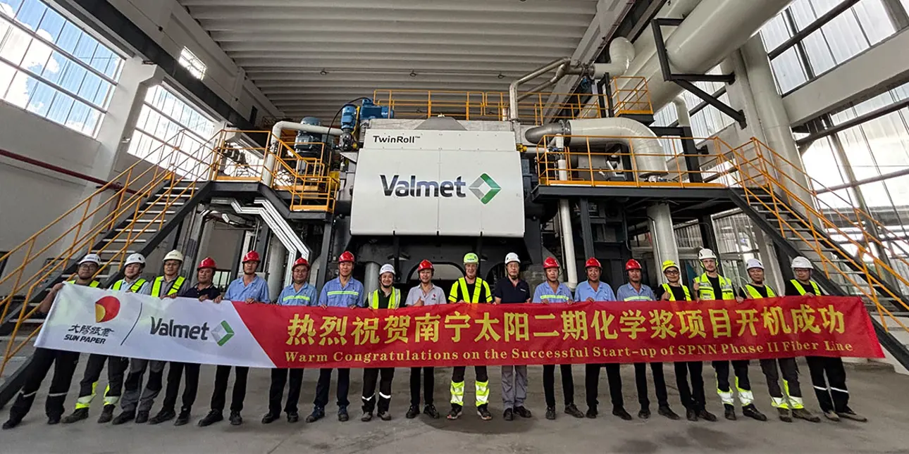 Sun Paper Nanning team and the Valmet team group photo at the start-up site