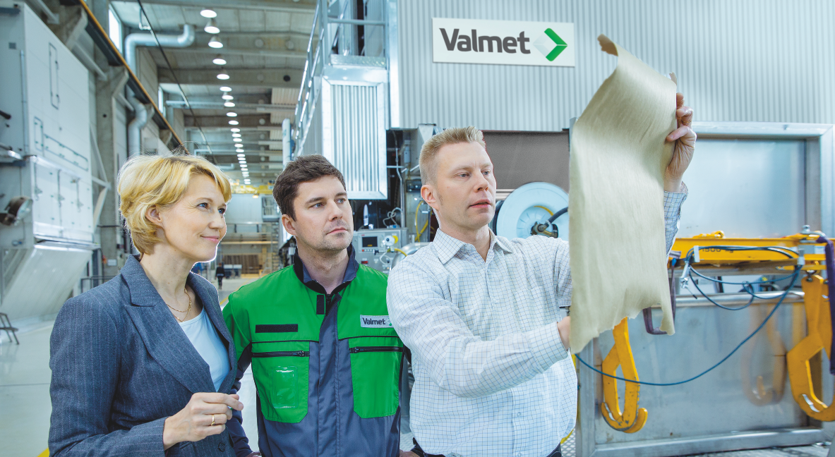 Automatic cleaning for fabrics and backing rolls