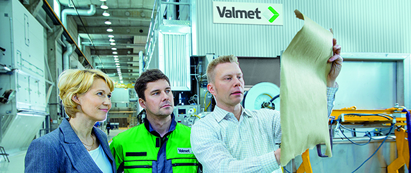 Automatic cleaning for fabrics and backing rolls