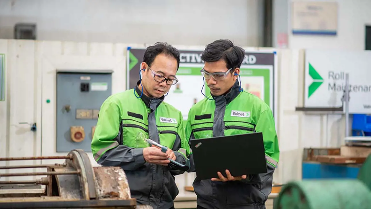 Roll maintenance for board and paper machines