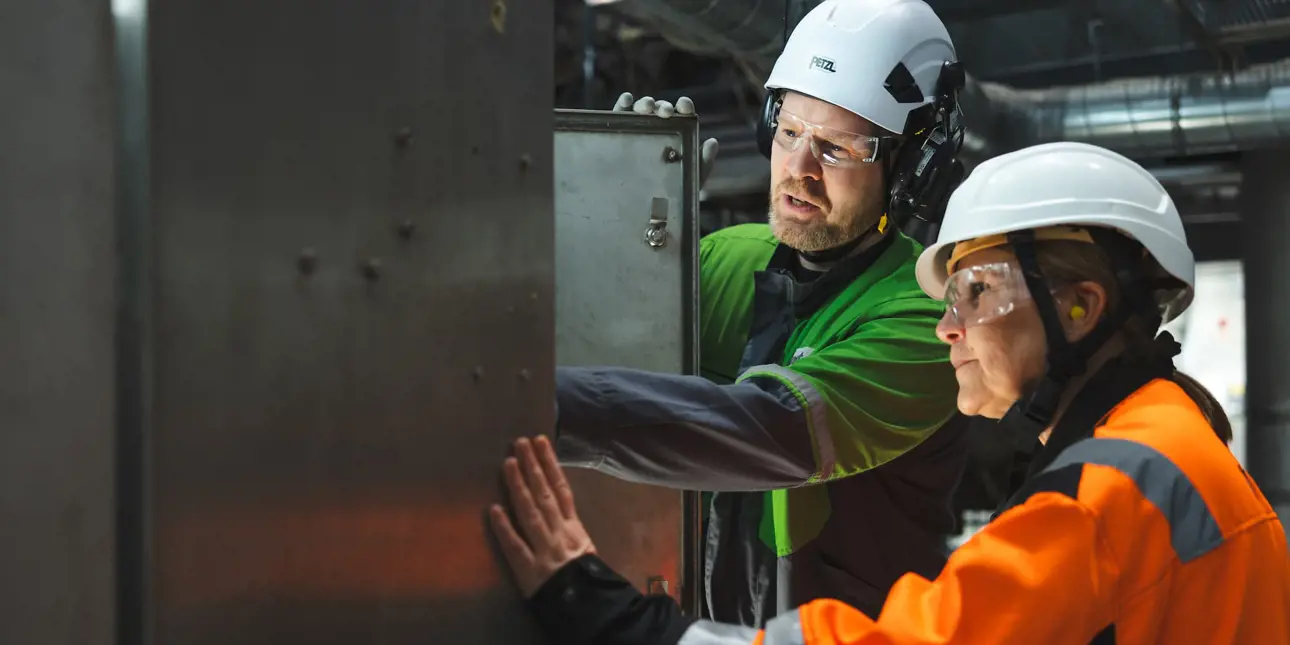 Valmet board and paper learning expert with customer