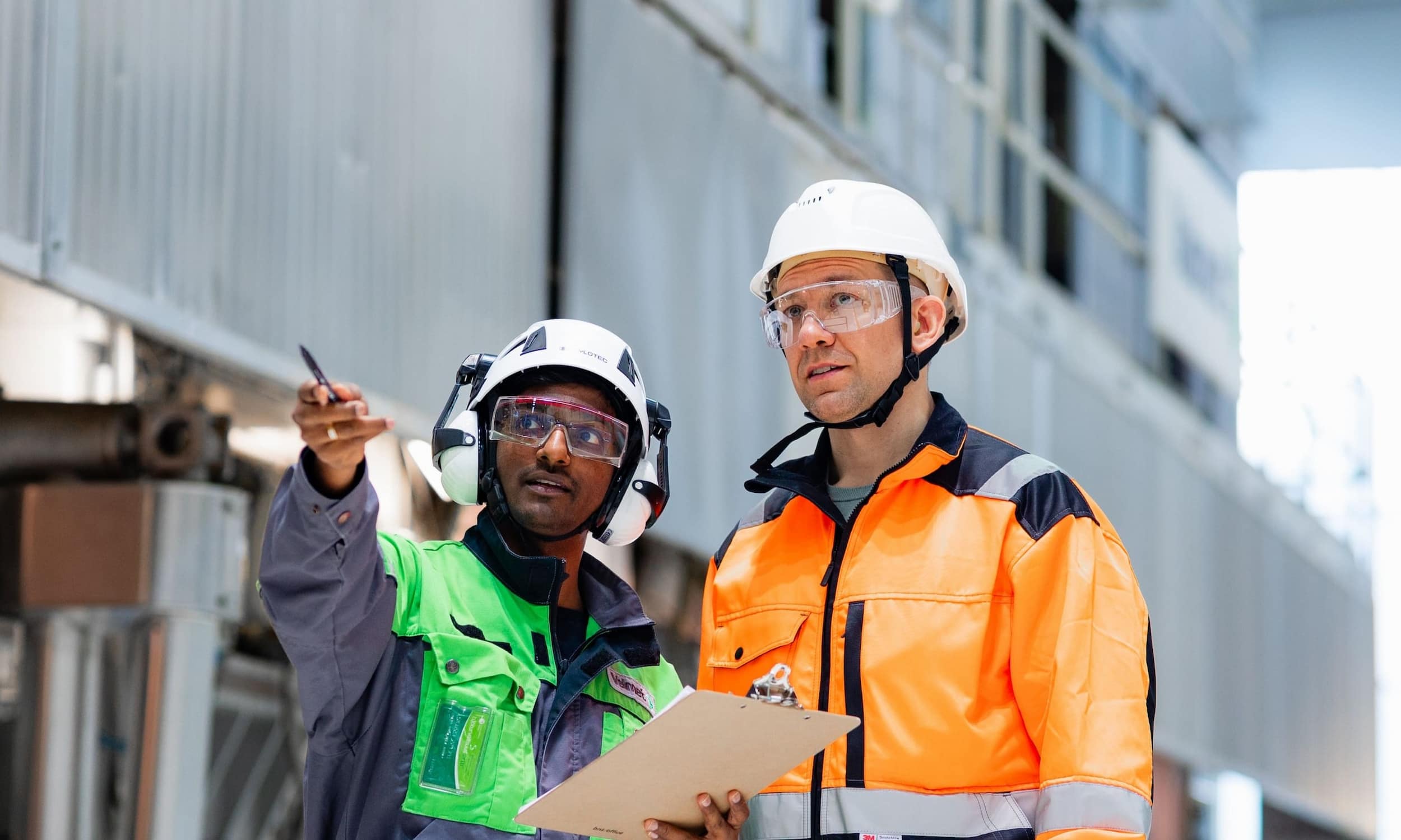 Valmet learning expert with customer