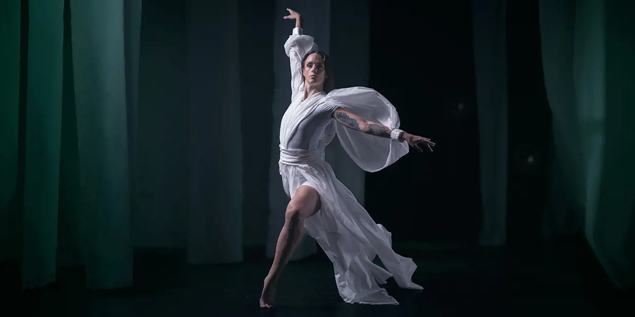 Dancer dressed in paper from the Advantage NTTe technology